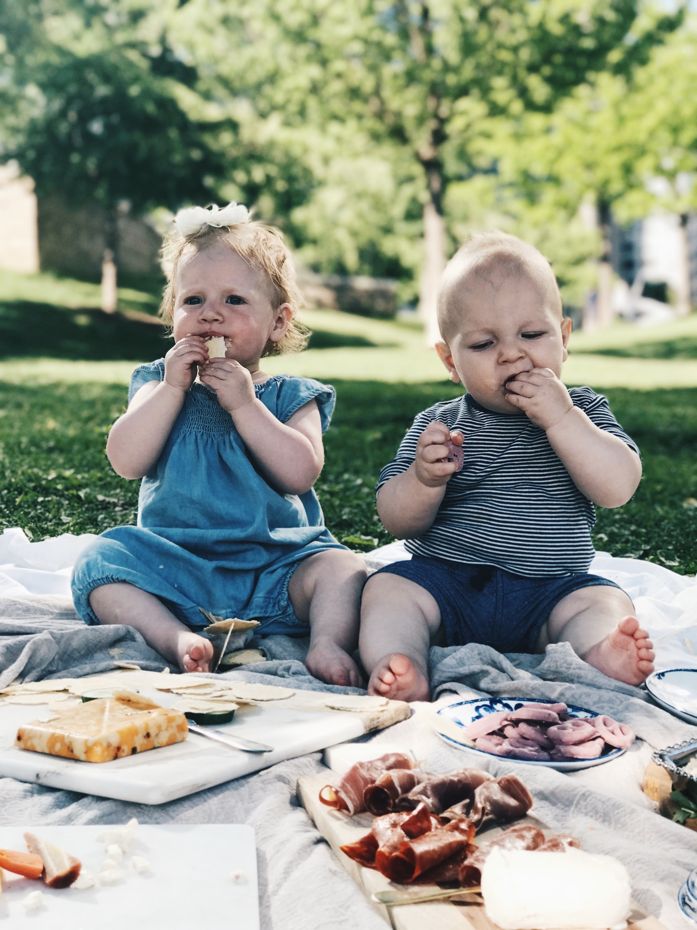 What's In My Picnic Basket? (Feeding 3 Adults & A Baby) - Eat.Love.Live