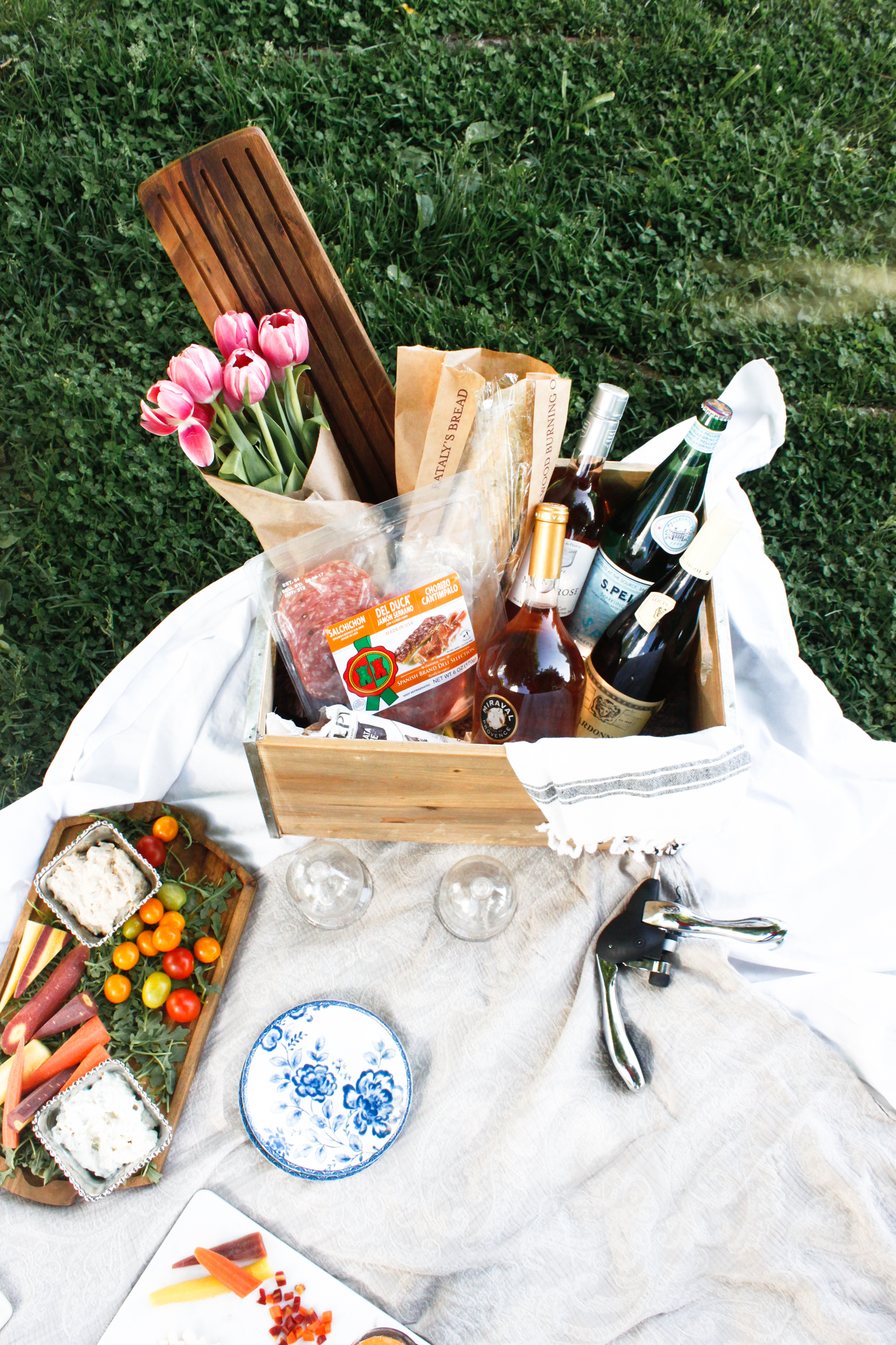 how to: pack the perfect picnic basket – Meg McMillin