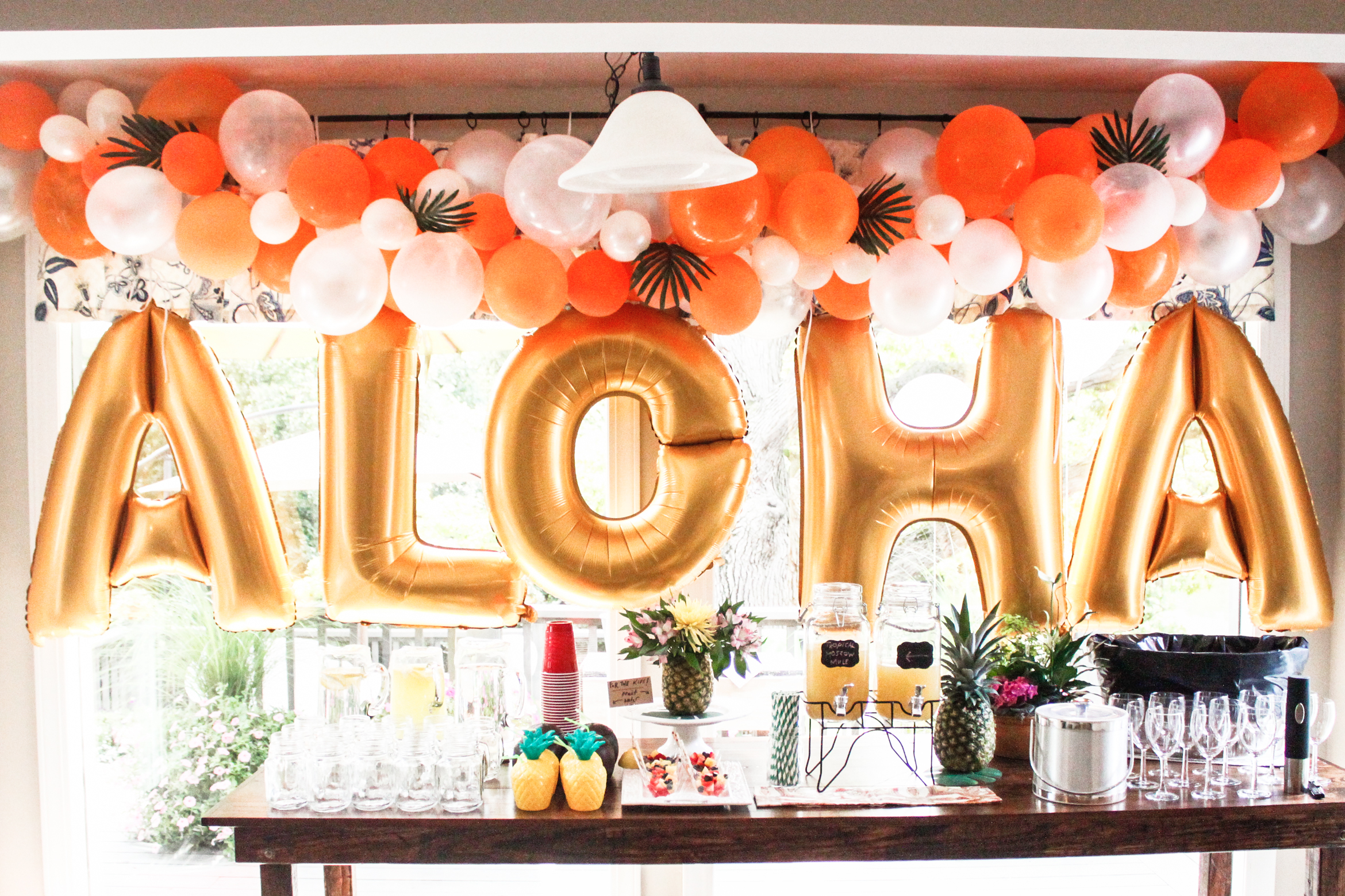 How to Make a Balloon Arch WITHOUT Helium or Frame - Fishing Line Balloon  Arch