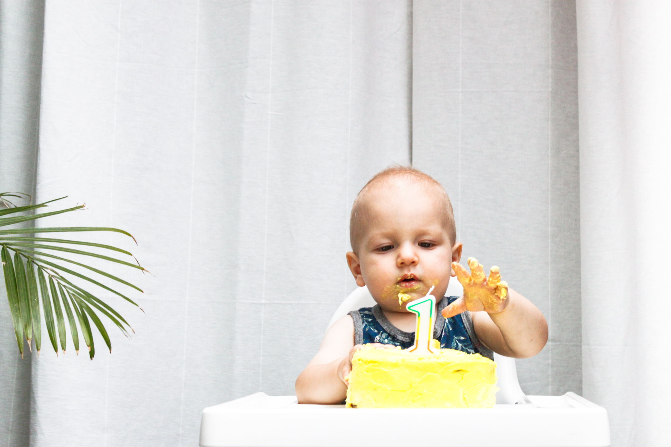 1st birthday cake smash lakers baby photoshoot