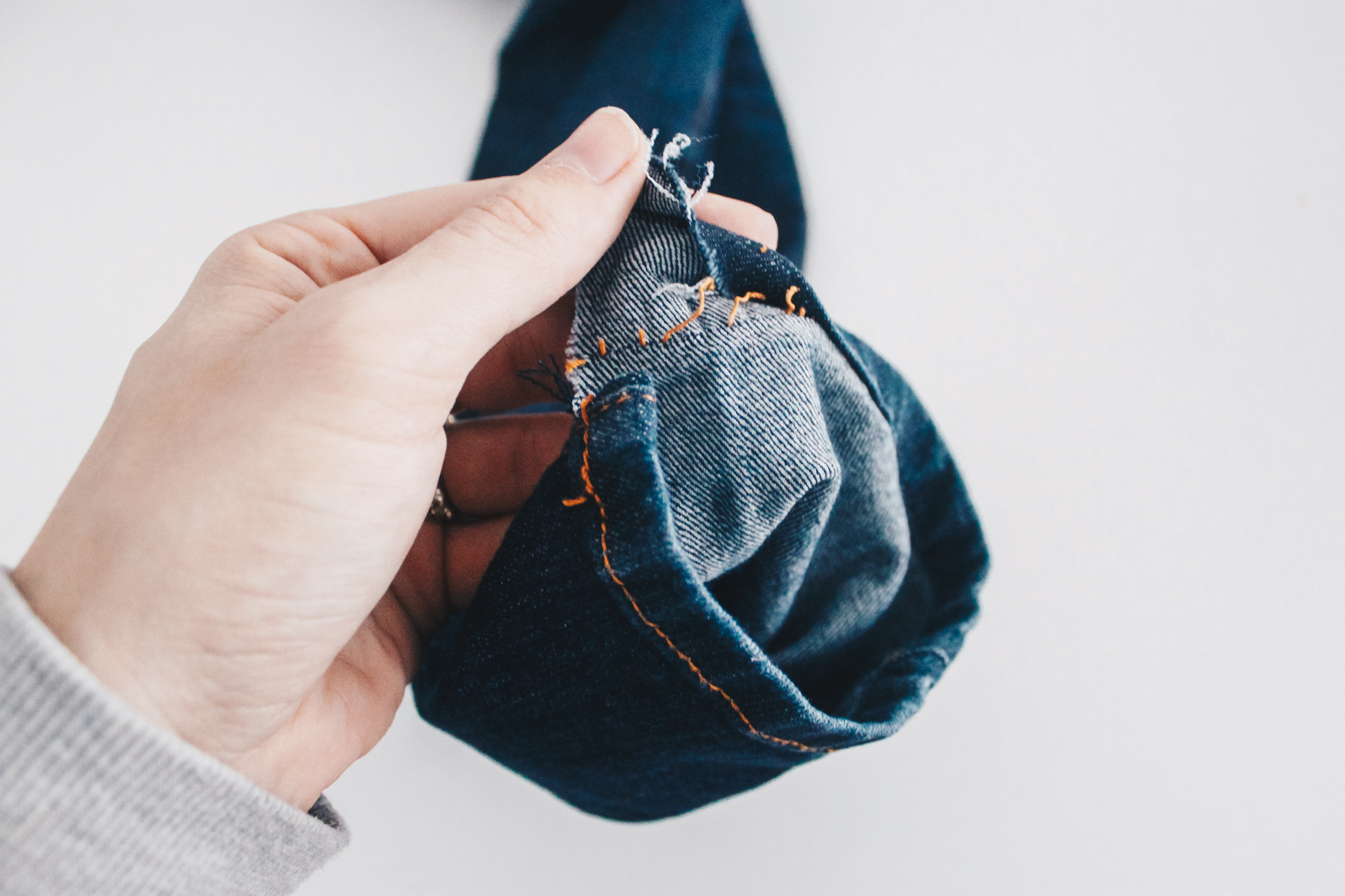 how to distress the hem on your jeans